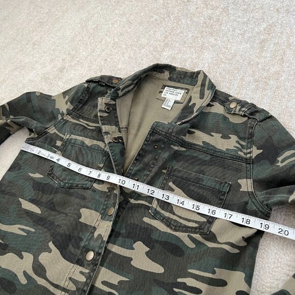 Forever 21 Camo Long Sleeve Denim Snap Shirt Jacket Shacket S - Picture 6 of 8